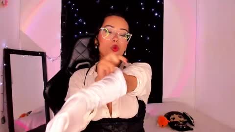 Willow                      Hours 12pm to 630pm Colombian time FRIDAY AND SUNDAY FREE DAYS online show from 01.27.25