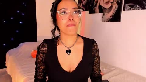 Willow                      Hours 12pm to 630pm Colombian time FRIDAY AND SUNDAY FREE DAYS online show from 02.04.25