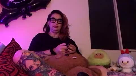 Snapshot of poisson_ivy_ chatting on 10.28.25 poisson_ivy_ online show from 10.28.25