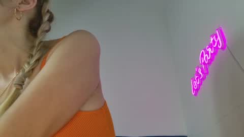 Karolina online show from 08.04.26
