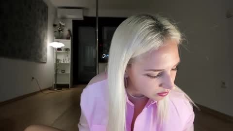 Snapshot of pole_dance_queen chatting on 11.05.25 Kira online show from 11.05.25