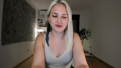 Snapshot of pole_dance_queen chatting on 11.07.25 Kira online show from 11.07.25