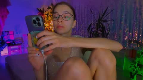 Snapshot of poli__ chatting on 10.28.25 Martha online show from 10.28.25