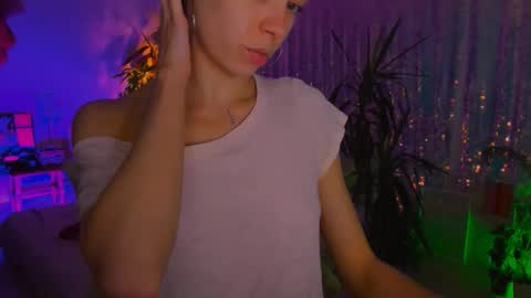 Snapshot of poli__ chatting on 11.20.25 Martha online show from 11.20.25