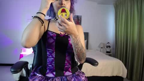 Snapshot of polilla_10_ chatting on 12.04.24 Poli online show from 12.04.24