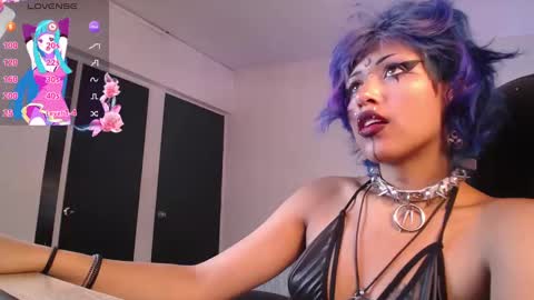 Snapshot of polilla_10_ chatting on 01.10.25 Poli online show from 01.10.25