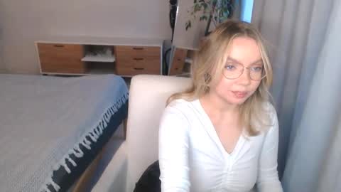 Snapshot of polinajones chatting on 11.21.25 PolinaJones online show from 11.21.25