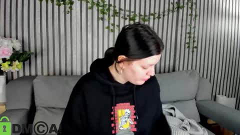 Polly online show from 11.16.25