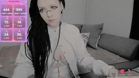 Snapshot of polly_wow chatting on 11.22.25 Polly online show from 11.22.25