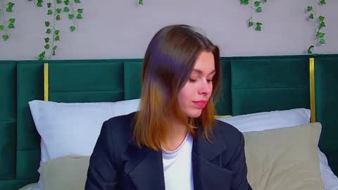 Snapshot of pollylanders chatting on 03.10.25 Polly online show from 03.10.25