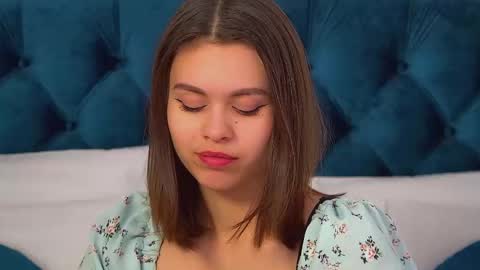 Snapshot of pollylanders chatting on 11.19.25 Polly online show from 11.19.25