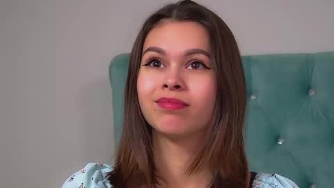 Snapshot of pollylanders chatting on 11.23.25 Polly online show from 11.23.25