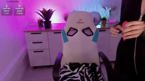  Your Polly  follow me  online show from 11.26.25