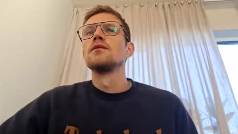 Snapshot of polsenos chatting on 11.26.25 polsenos online show from 11.26.25