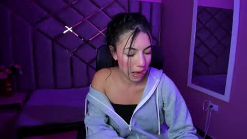 poly sasha  online show from 11.21.25