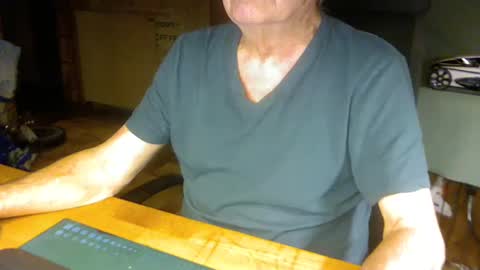 Snapshot of pomme1949 chatting on 01.28.25 pomme1949 online show from 01.28.25