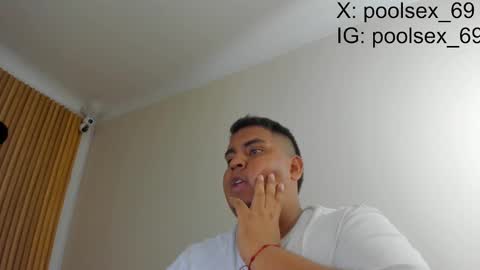 Snapshot of poolsexx_69 chatting on 09.10.25 poolsexx_69 online show from 09.10.25