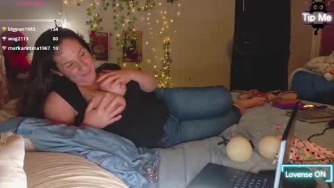 Snapshot of pooncahantits chatting on 10.16.25 Emily at Home online show from 10.16.25