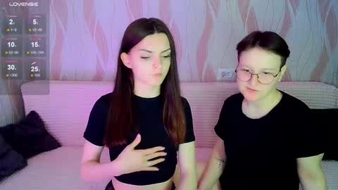 Snapshot of pornostendup chatting on 10.19.25 Ana and Tati online show from 10.19.25