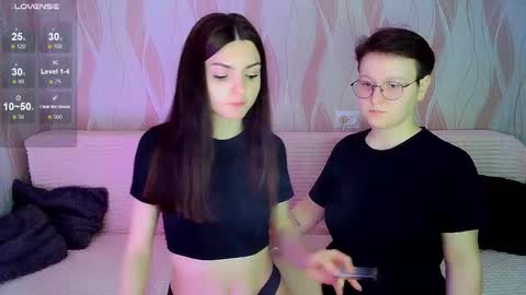 Snapshot of pornostendup chatting on 10.28.25 Ana and Tati online show from 10.28.25