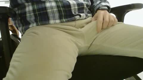 Snapshot of poundtownusa2016 chatting on 12.18.25 ConchilDog online show from 12.18.25