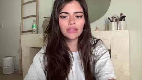 Snapshot of poutyselena chatting on 02.05.26 Selena online show from 02.05.26