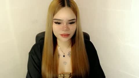 MAXXINE online show from 10.05.25