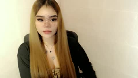 MAXXINE online show from 04.11.26