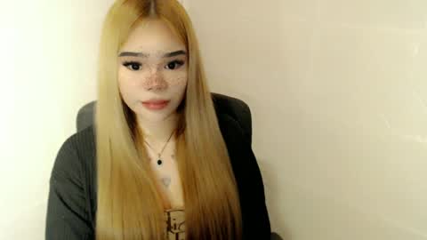 MAXXINE online show from 06.05.26