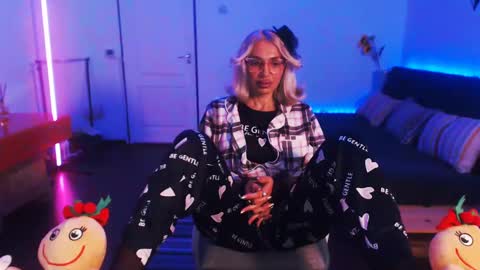 Victoria online show from 12.12.24