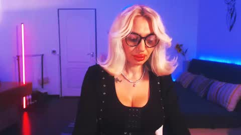 Victoria online show from 12.30.24