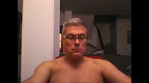 Snapshot of prendimisubito chatting on 10.19.25 prendimisubito online show from 10.19.25