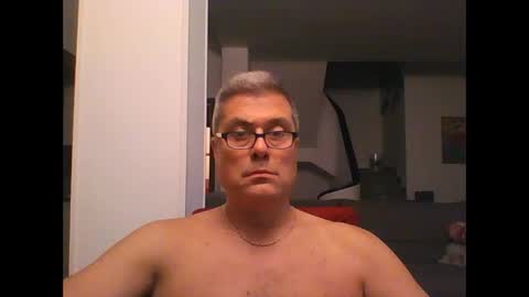 Snapshot of prendimisubito chatting on 10.26.25 prendimisubito online show from 10.26.25