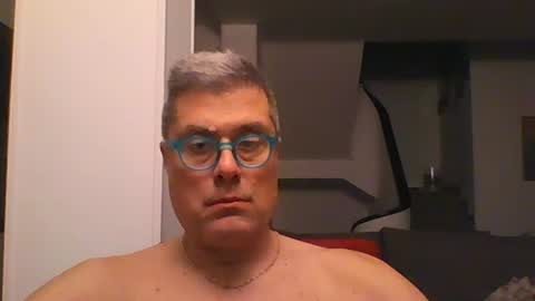 Snapshot of prendimisubito chatting on 12.15.25 prendimisubito online show from 12.15.25