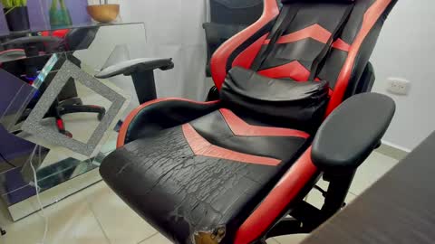 Snapshot of pressure_xxx_420 chatting on 12.21.24 PRESSURE online show from 12.21.24