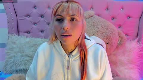 Pretti Violet online show from 04.22.26