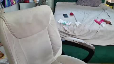 Yasmine pretty online show from 10.22.25