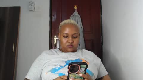 Snapshot of pretty_annah chatting on 12.23.24 Annah online show from 12.23.24
