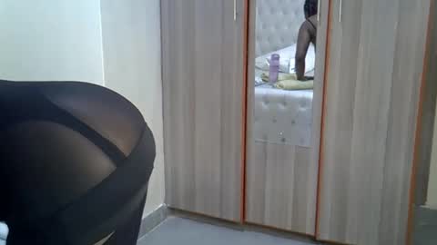 Snapshot of pretty_lida chatting on 12.15.25 pretty_lida online show from 12.15.25