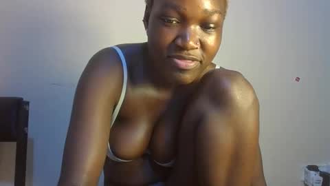 pretty_lucie online show from 04.08.26