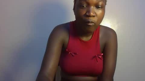 pretty_lucie online show from 04.12.26