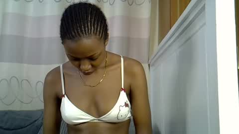 Snapshot of pretty_petite24 chatting on 01.05.25 pretty_petite24 online show from 01.05.25