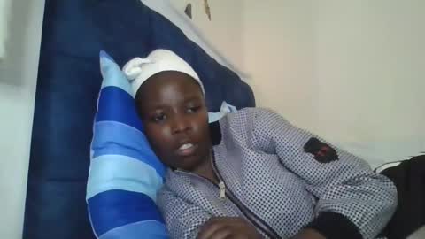 pretty_petite_ebony online show from 12.21.25