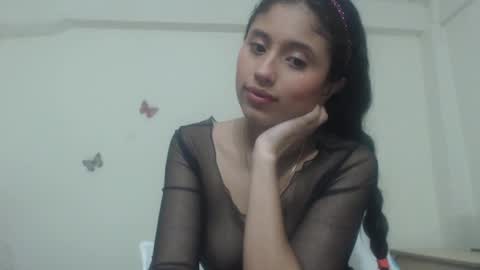 Snapshot of pretty_rose_ chatting on 03.02.25 Rose online show from 03.02.25