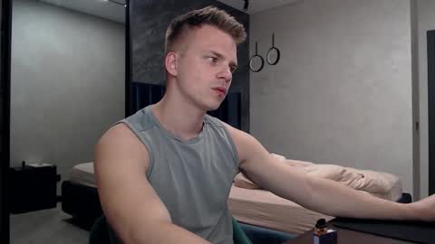 Snapshot of pretty_sweety chatting on 10.02.25 Justin online show from 10.02.25