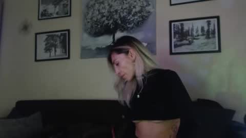 Snapshot of prettyalmaa chatting on 03.01.25 Alma online show from 03.01.25