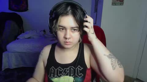 Snapshot of prettyandpeachy chatting on 02.15.26 Mistress Mallad online show from 02.15.26