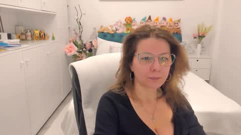 Snapshot of prettyblackeyes chatting on 02.08.26 wilma online show from 02.08.26