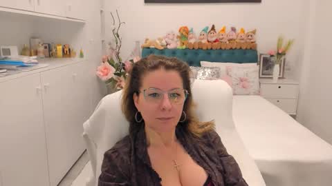 Snapshot of prettyblackeyes chatting on 02.11.26 wilma online show from 02.11.26