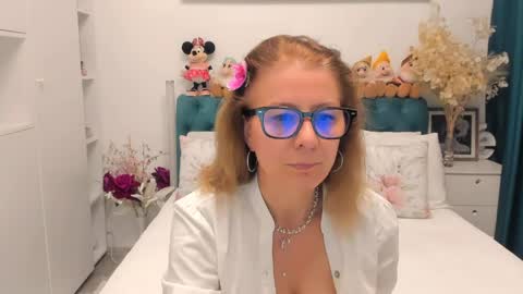 Snapshot of prettyblackeyes chatting on 06.06.26 wilma online show from 06.06.26